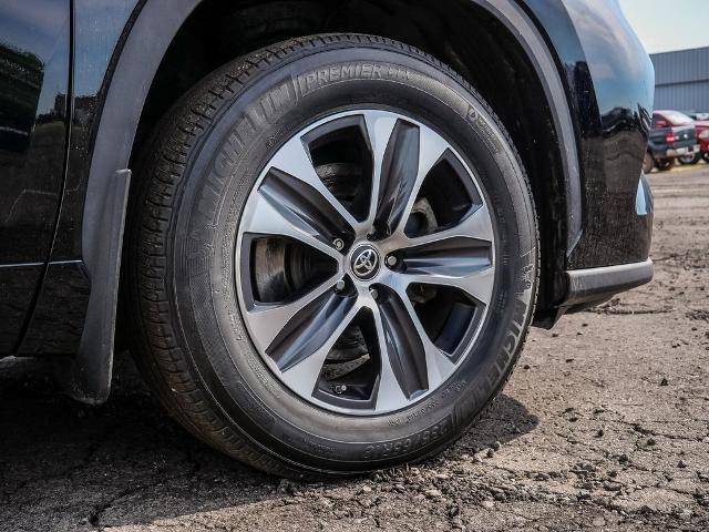 Used 2021 Toyota Highlander XLE AWD/4WD image 9