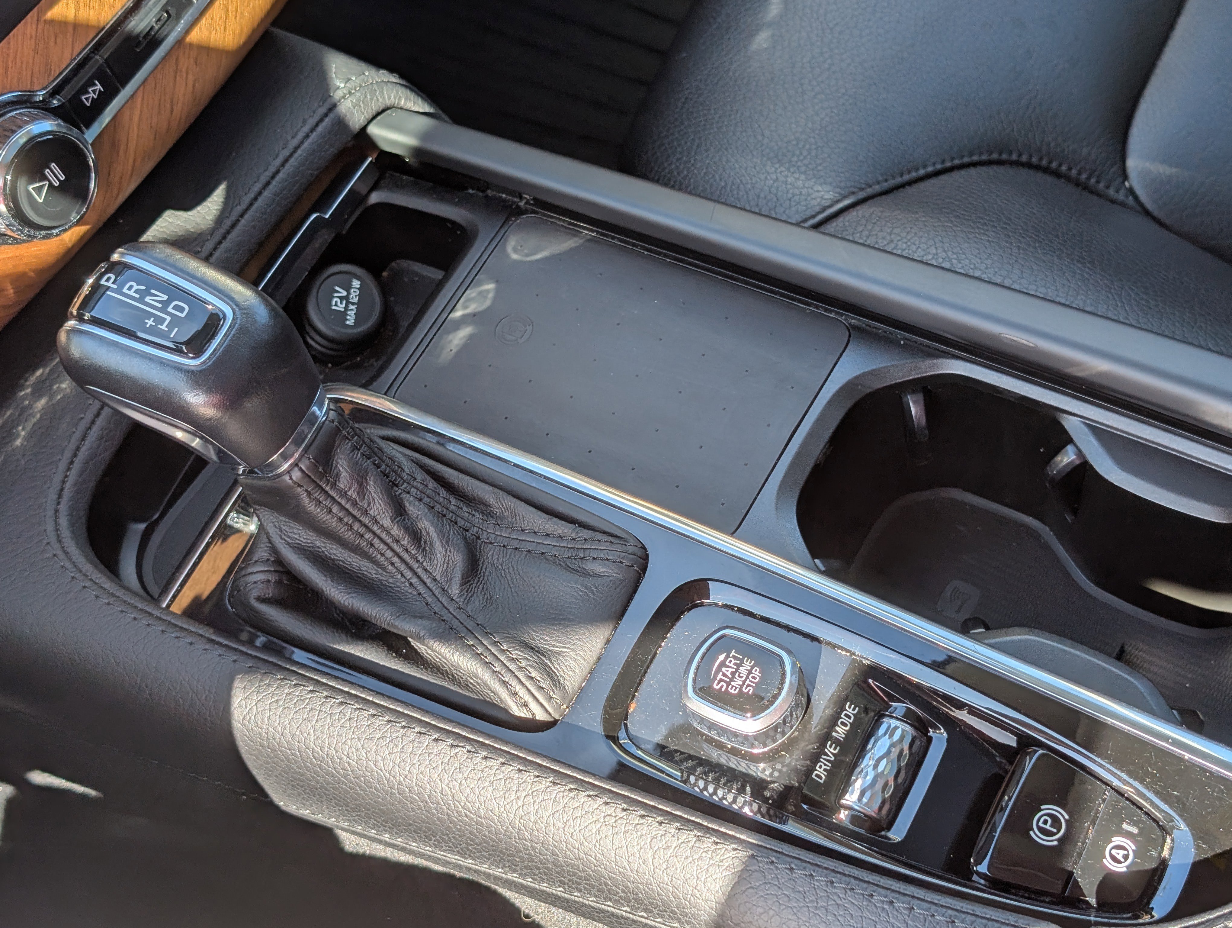 Used 2021 Volvo XC90 T6 Momentum w/ Advanced Package image 30