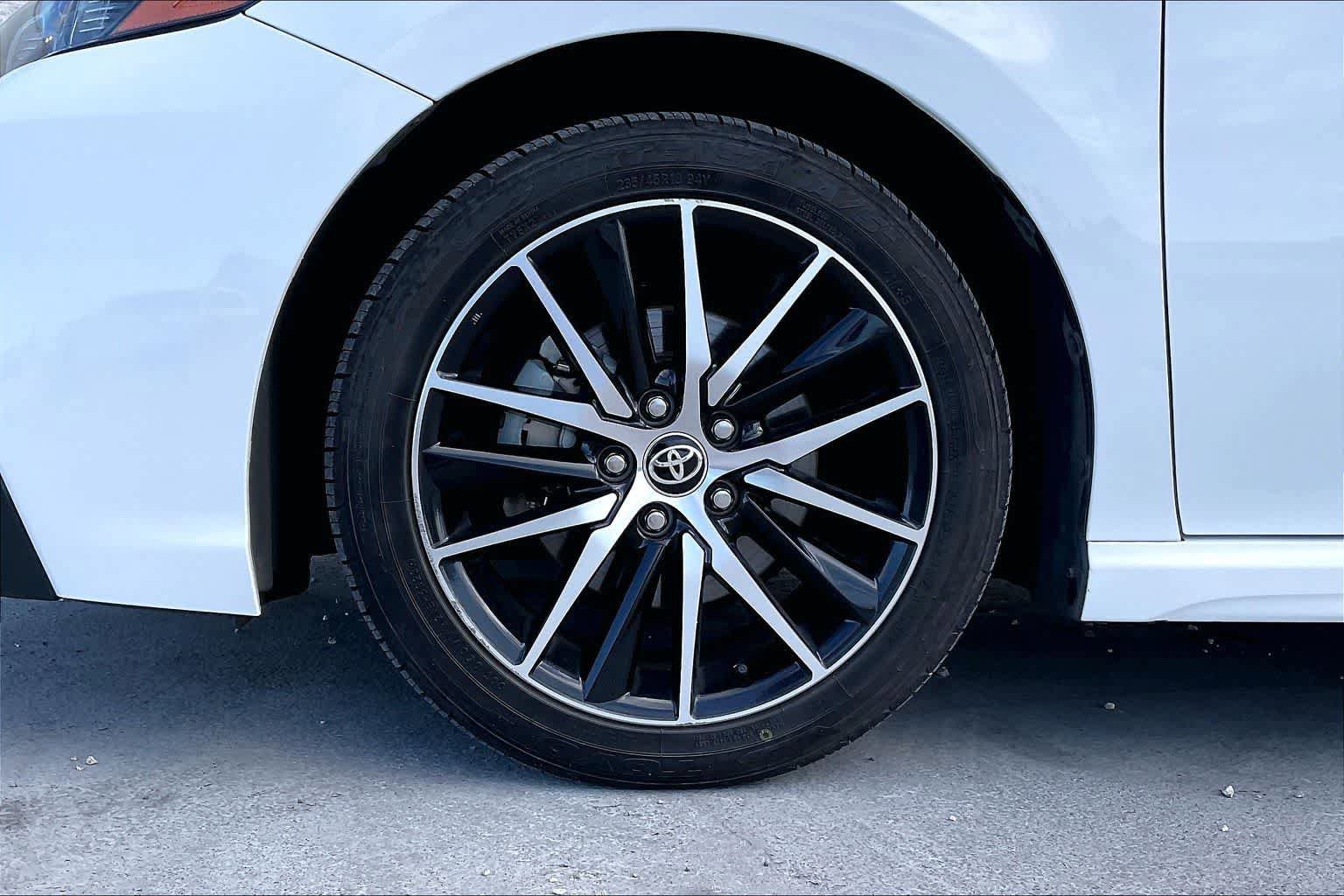 Used 2022 Toyota Camry SE FWD image 8