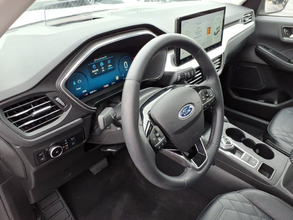 Certified 2023 Ford Escape SE w/ PHEV Premium Package FWD image 18