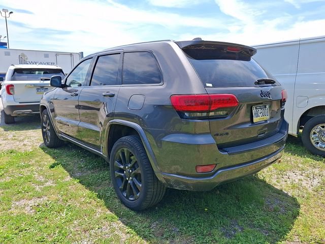 Used 2017 Jeep Grand Cherokee Altitude AWD/4WD image 7