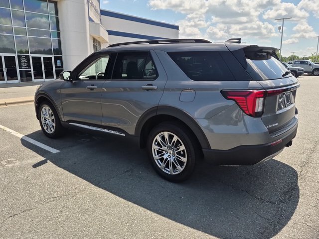 Certified 2025 Ford Explorer Active w/ Active Comfort Package AWD/4WD image 6