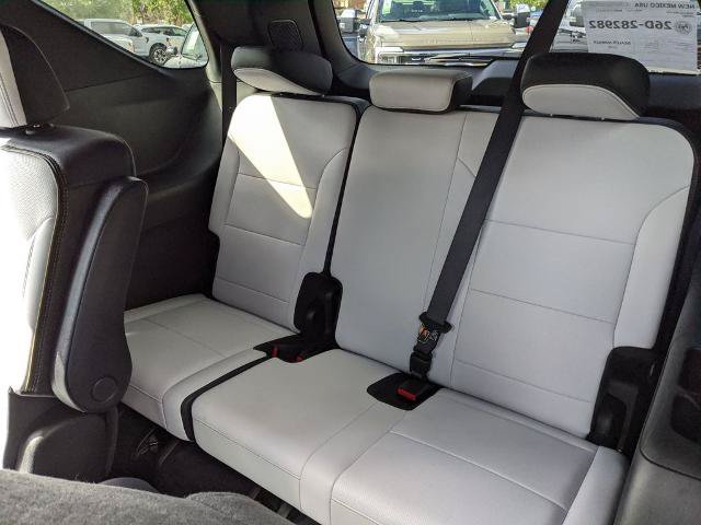 Used 2025 Chevrolet Traverse High Country FWD image 16