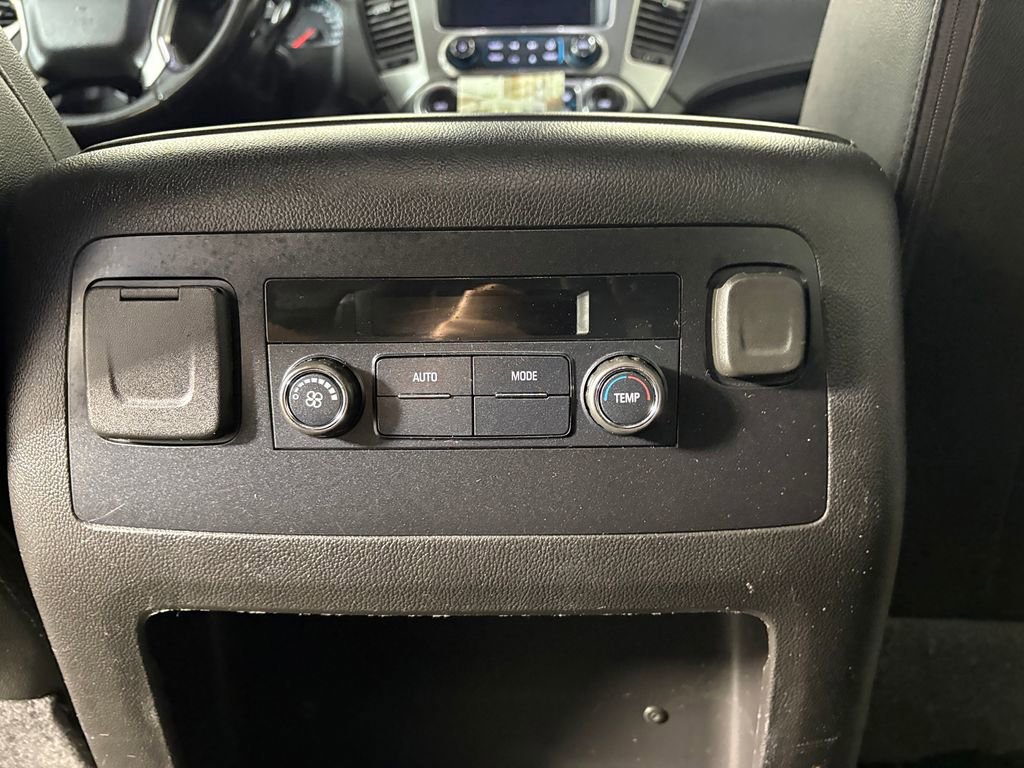 Used 2018 Chevrolet Suburban LT image 28