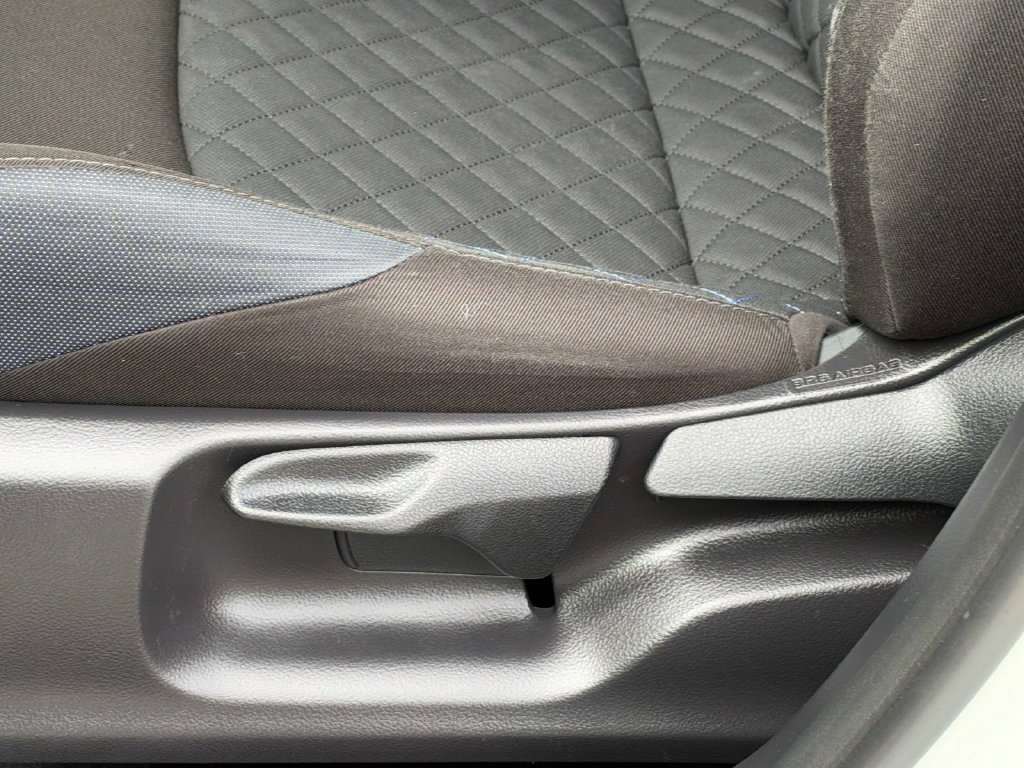Used 2021 Toyota C-HR XLE FWD image 21