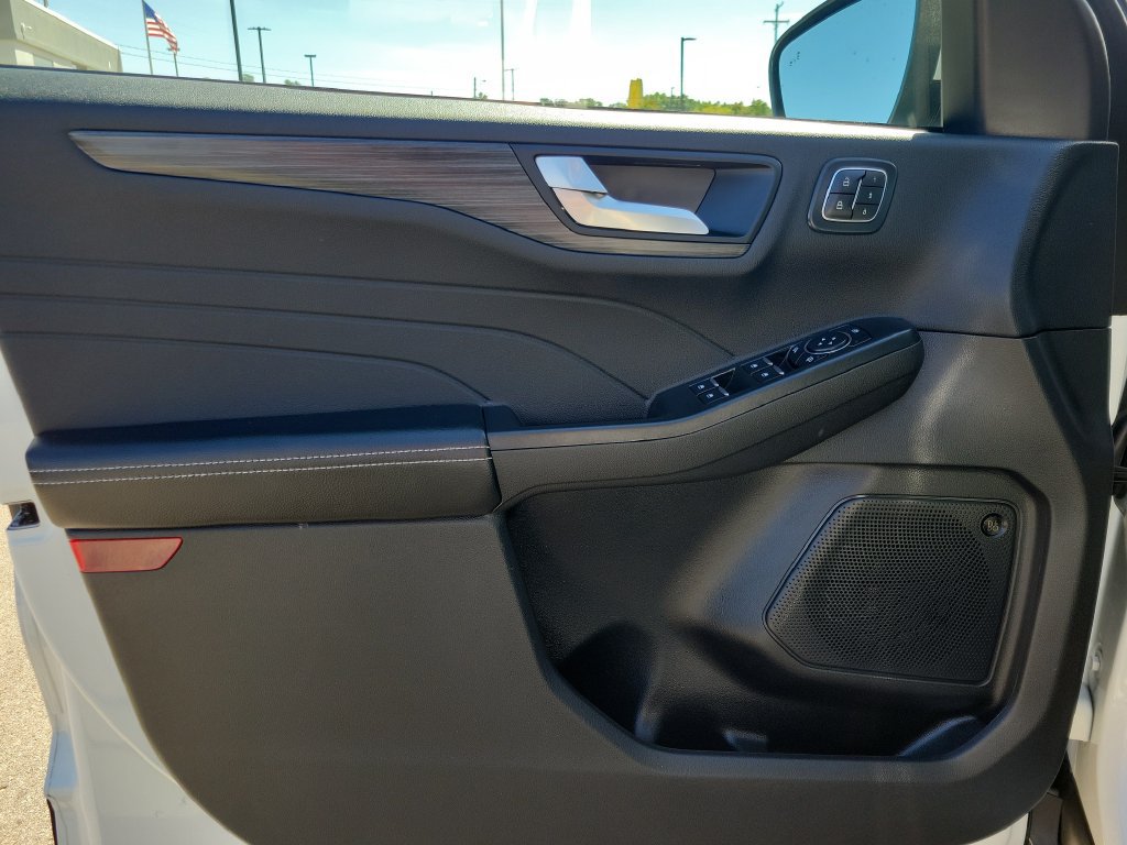 Certified 2023 Ford Escape Platinum w/ Premium Technology Package AWD/4WD image 17
