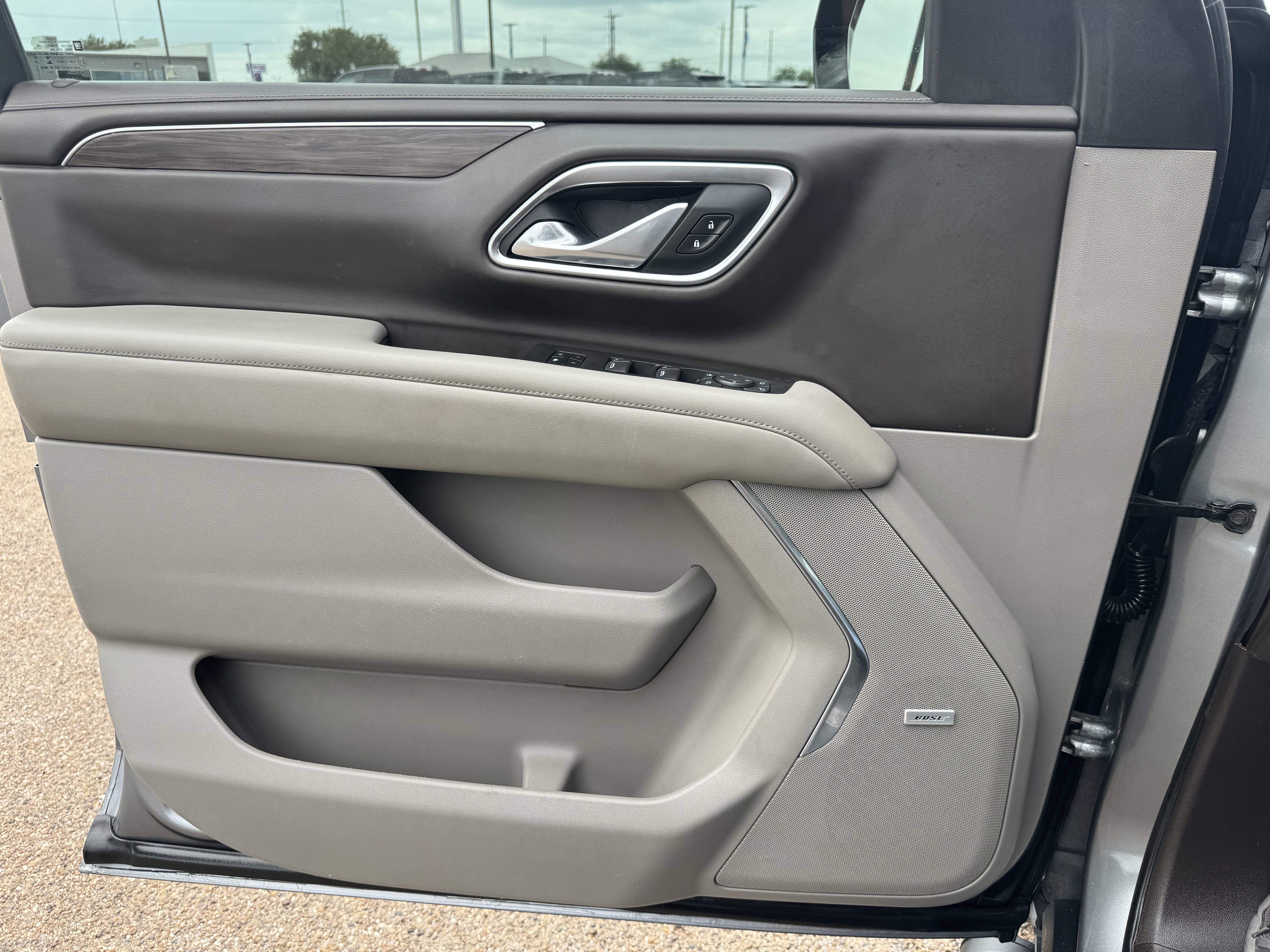 Used 2021 Chevrolet Tahoe Z71 w/ Luxury Package AWD/4WD image 23