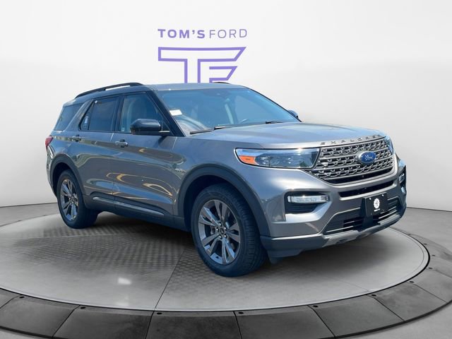 Certified 2022 Ford Explorer XLT w/ Equipment Group 202A AWD/4WD image 7