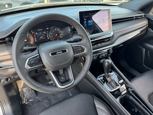 Used 2025 Jeep Compass Trailhawk AWD/4WD image 3