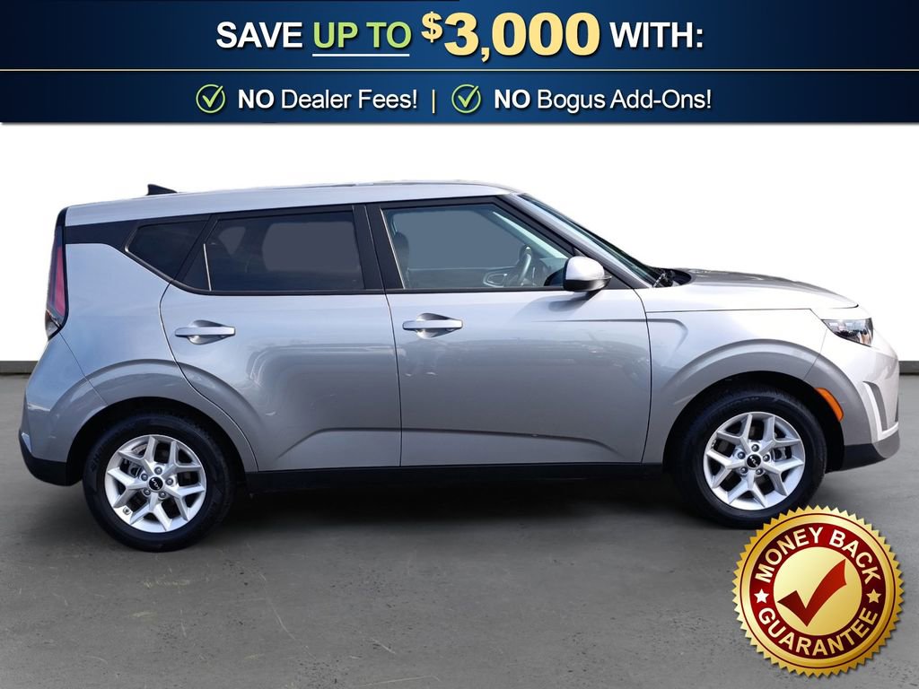 Used 2025 Kia Soul LX w/ LX Technology Package FWD image 8