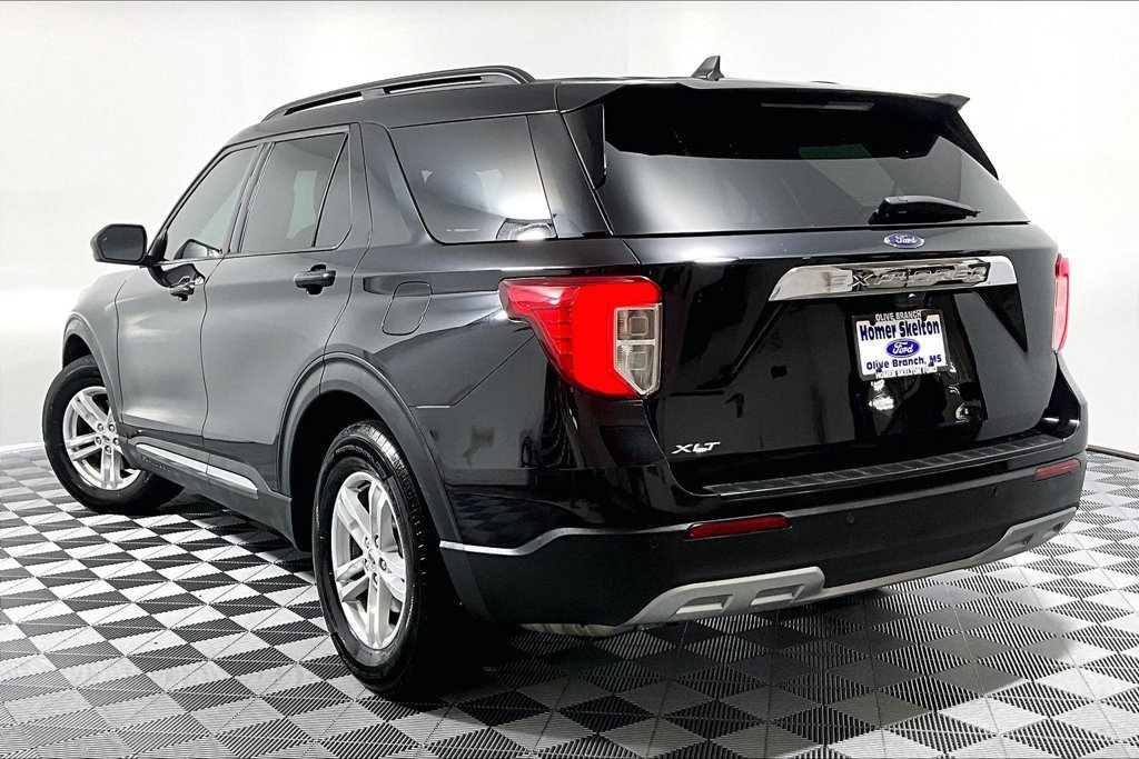 Certified 2024 Ford Explorer XLT w/ Equipment Group 202A RWD image 11