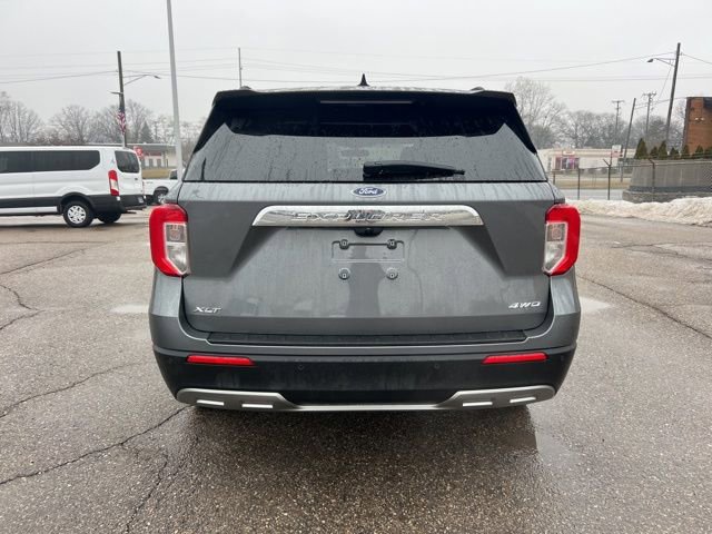 Certified 2024 Ford Explorer XLT w/ Equipment Group 202A image 3