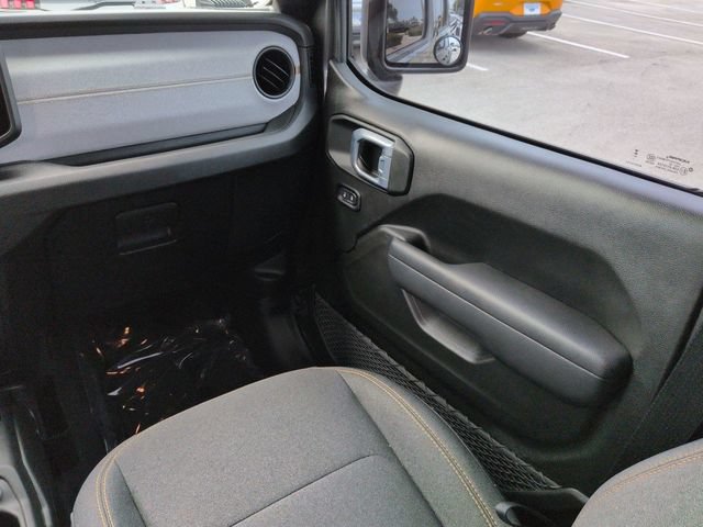 Used 2025 Jeep Gladiator Mojave AWD/4WD image 17