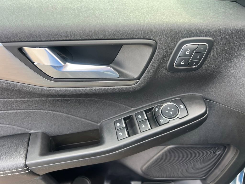 Certified 2022 Ford Escape Titanium w/ Class II Trailer Tow Package image 13