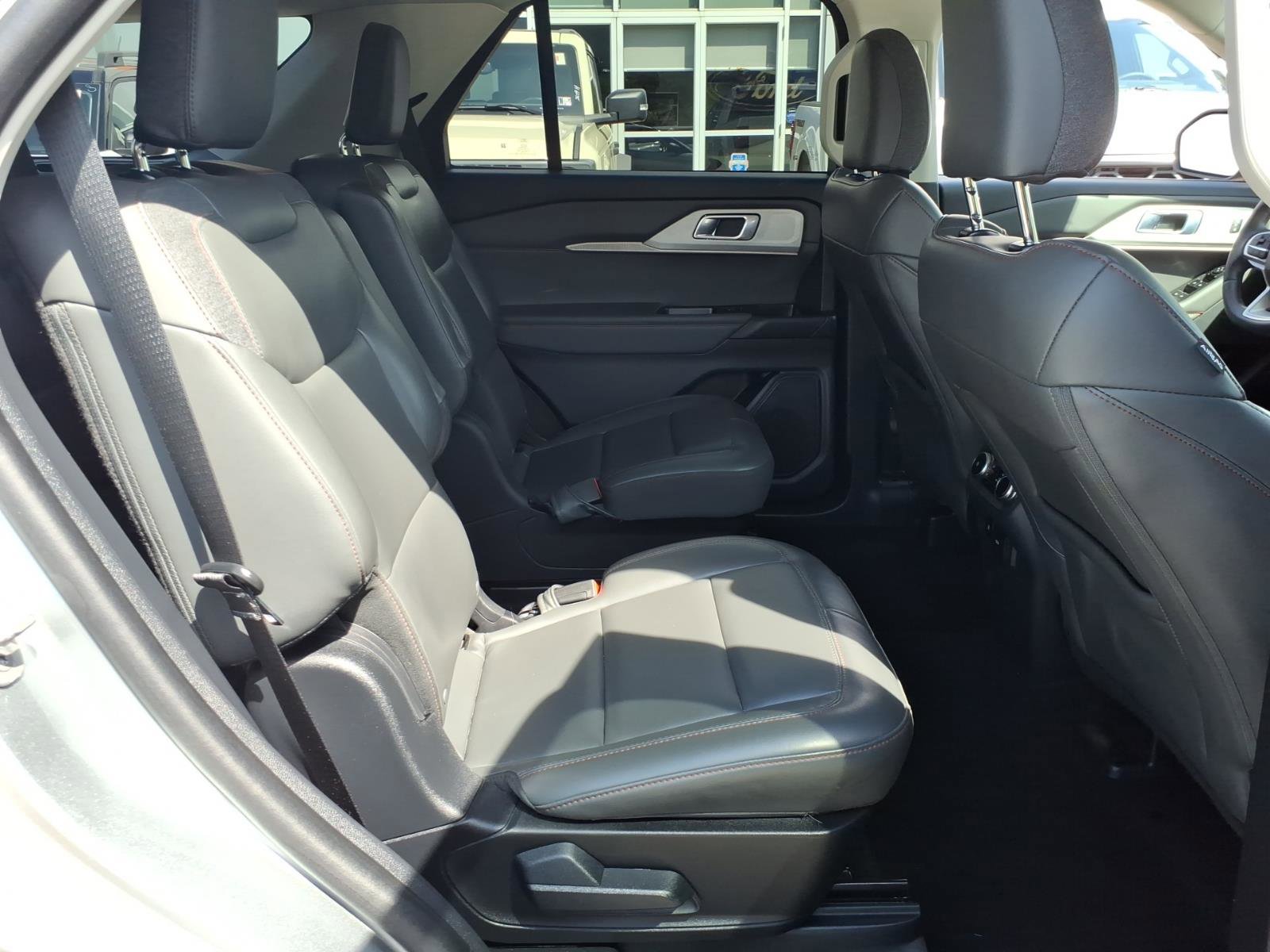 Certified 2025 Ford Explorer Active w/ Active Comfort Package AWD/4WD image 9
