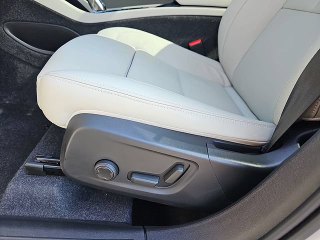 Used 2025 Volvo XC40 B5 Plus w/ Protection Package Premier AWD/4WD image 17