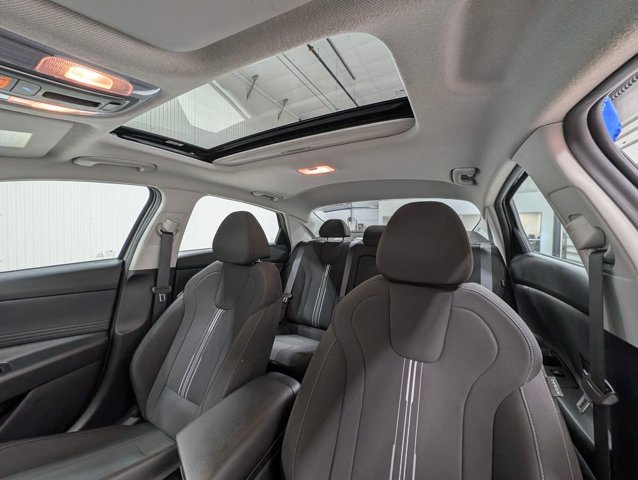Used 2025 Hyundai Elantra SEL FWD image 13