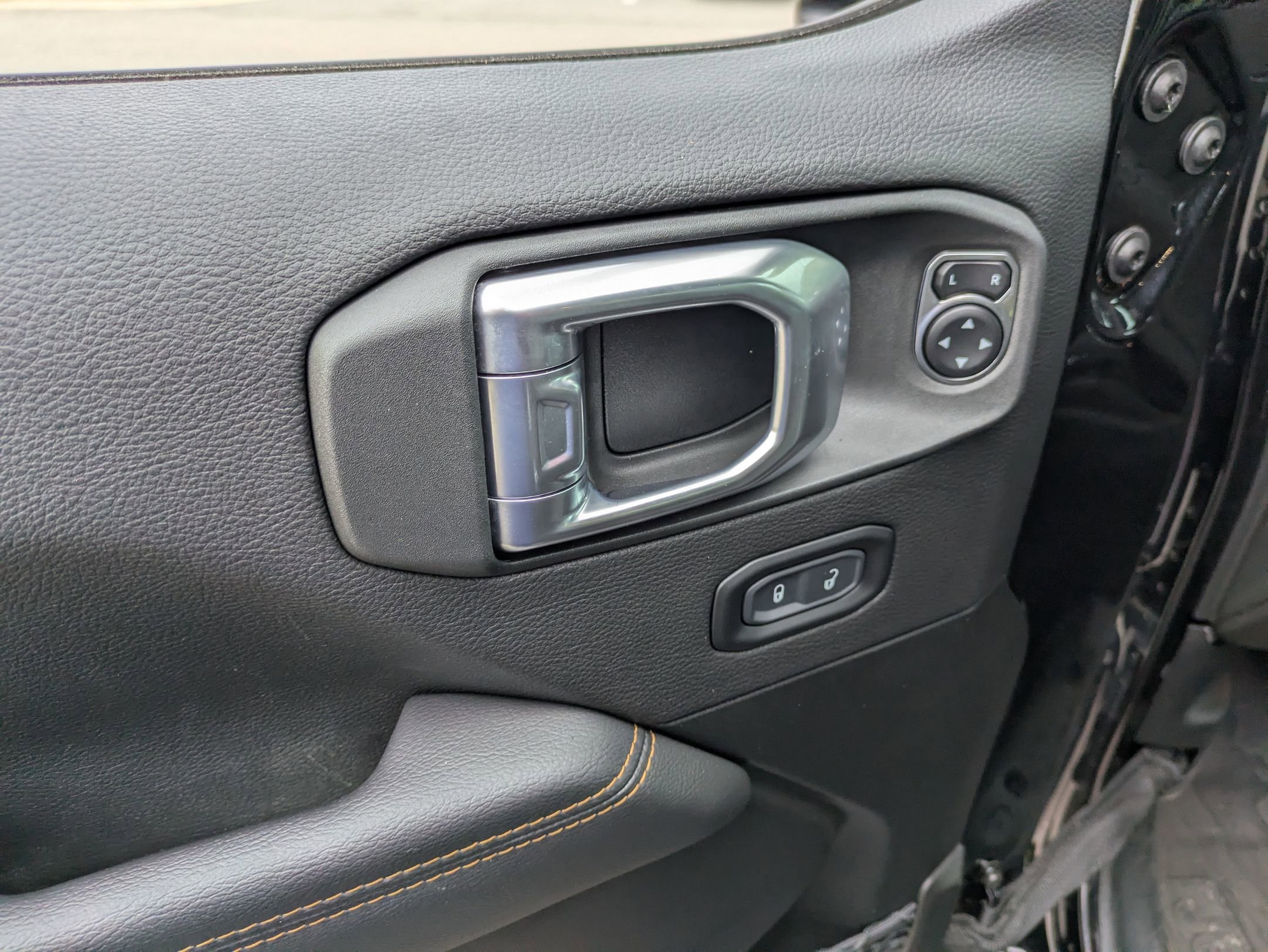 Used 2023 Jeep Wrangler Unlimited Sahara AWD/4WD image 16