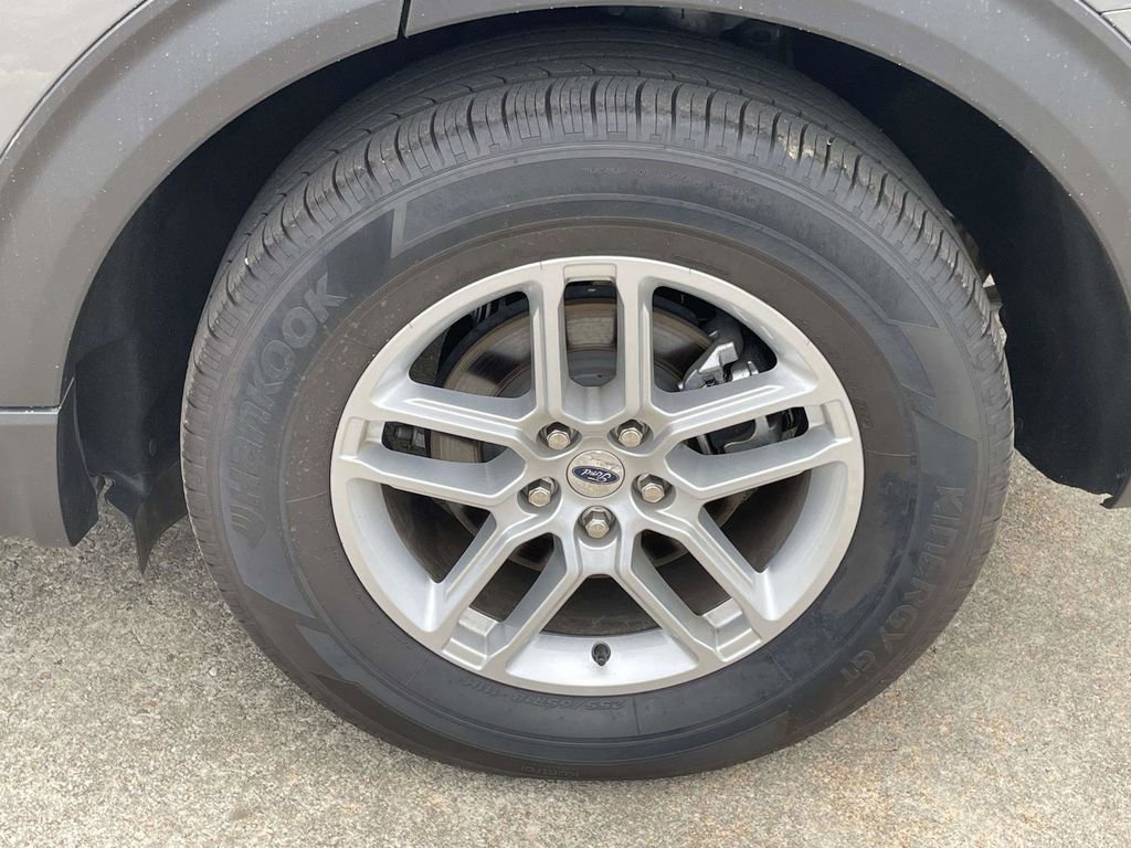 Certified 2025 Ford Explorer Active RWD image 9