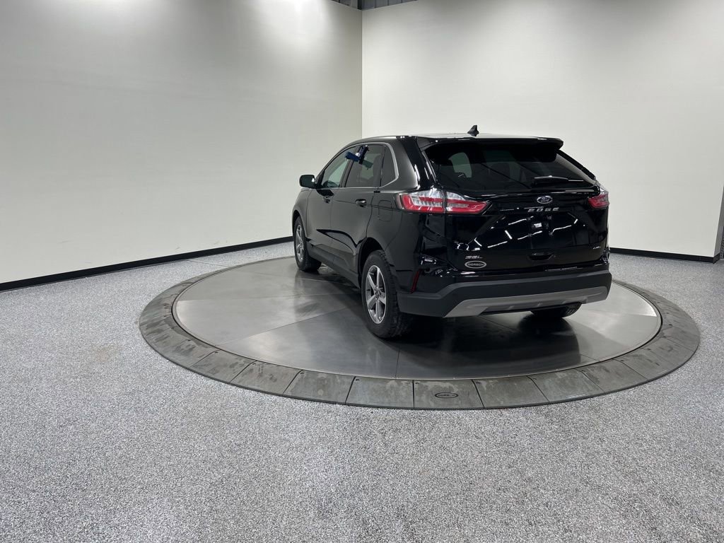 Certified 2024 Ford Edge SEL w/ Convenience Package image 3