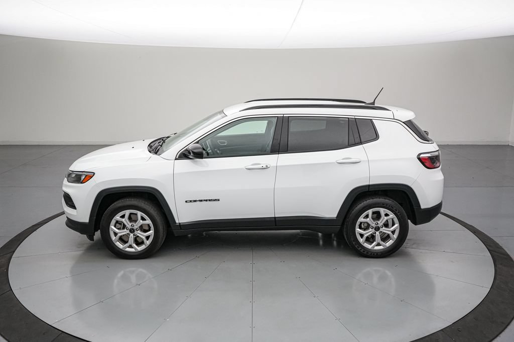 Used 2025 Jeep Compass Latitude AWD/4WD image 7