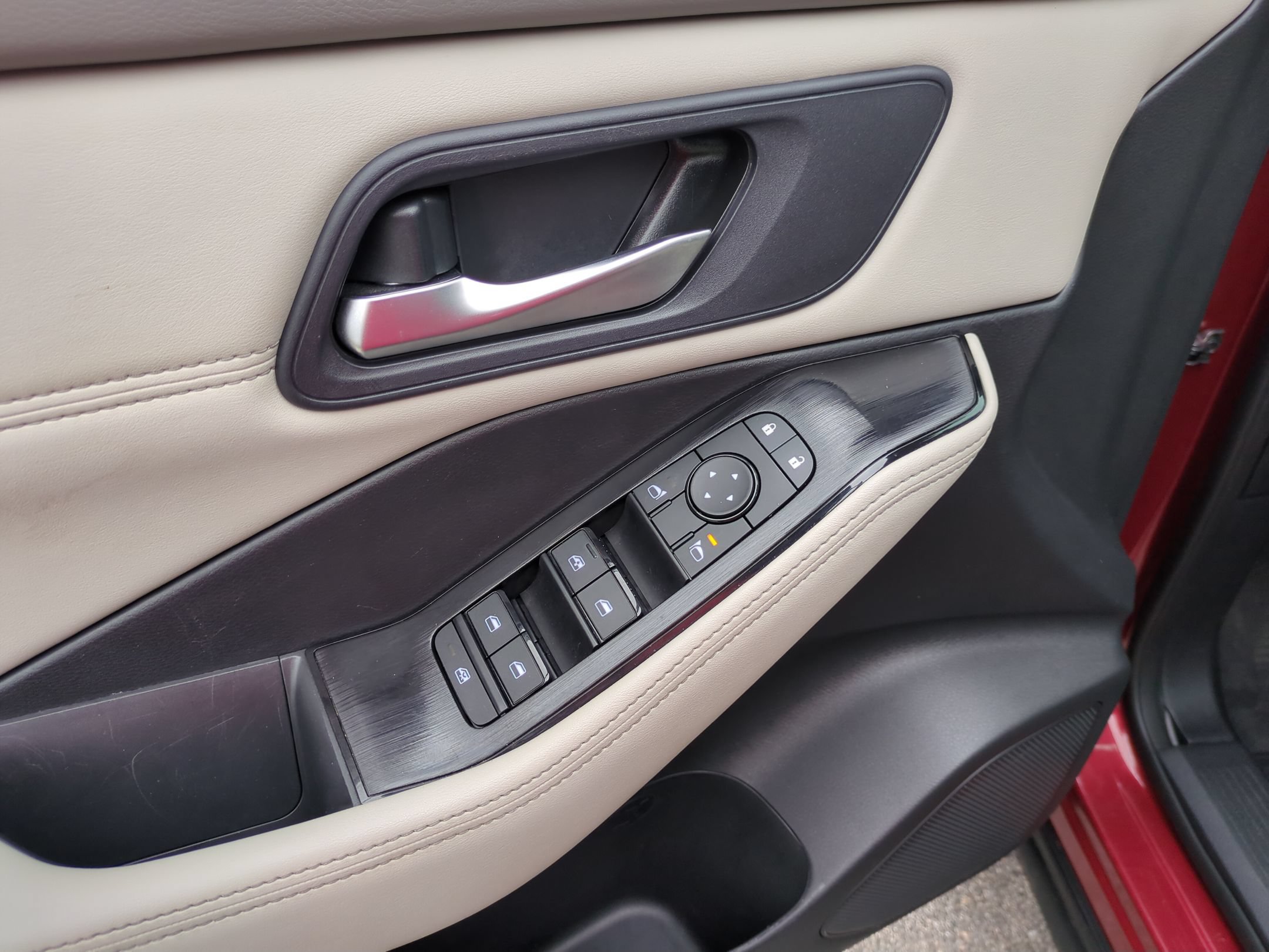 Used 2025 Nissan Rogue SV w/ SV Premium Package FWD image 15