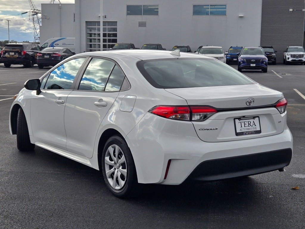 Used 2024 Toyota Corolla LE FWD image 11