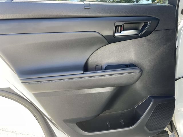 Used 2021 Toyota Highlander XLE AWD/4WD image 15