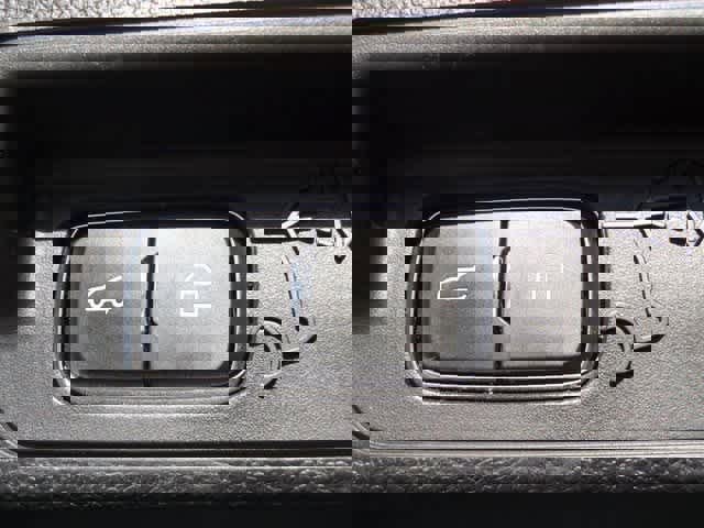 Certified 2022 Ford Explorer XLT w/ Equipment Group 202A image 11