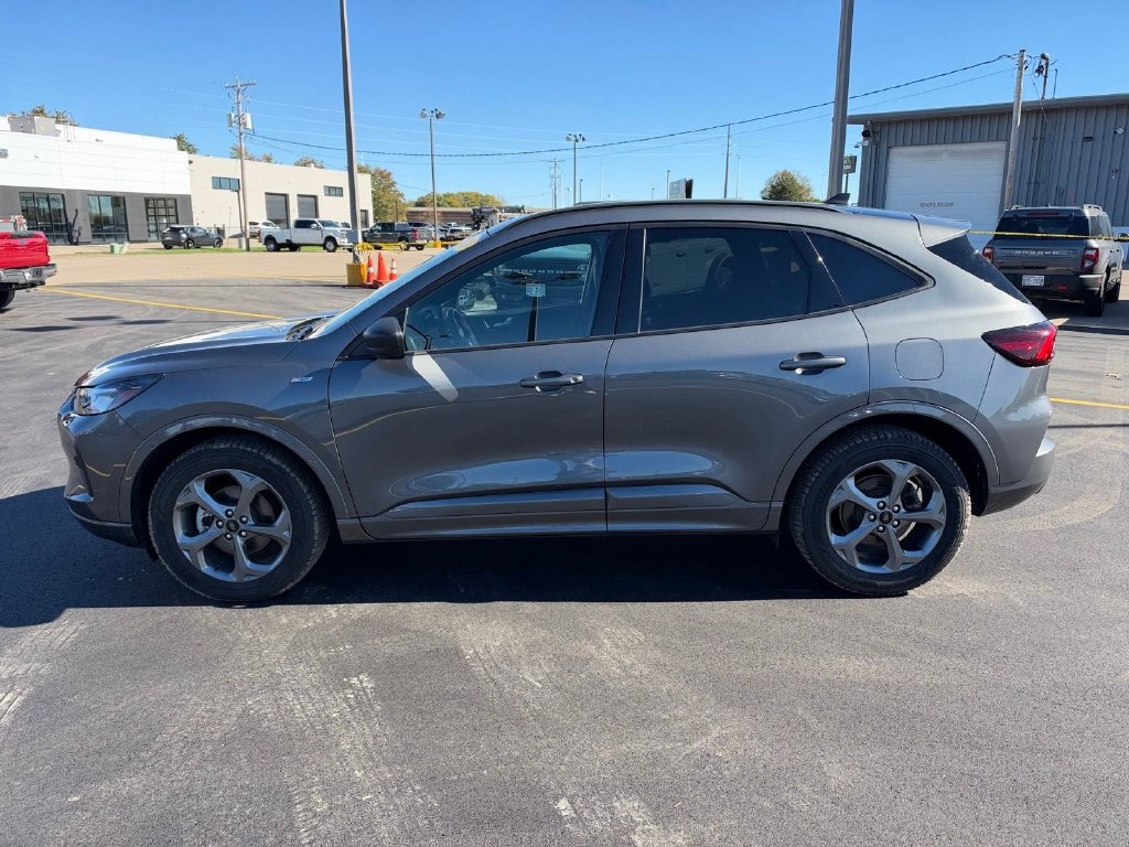 Certified 2023 Ford Escape ST-Line w/ Tech Pack #1 AWD/4WD image 3
