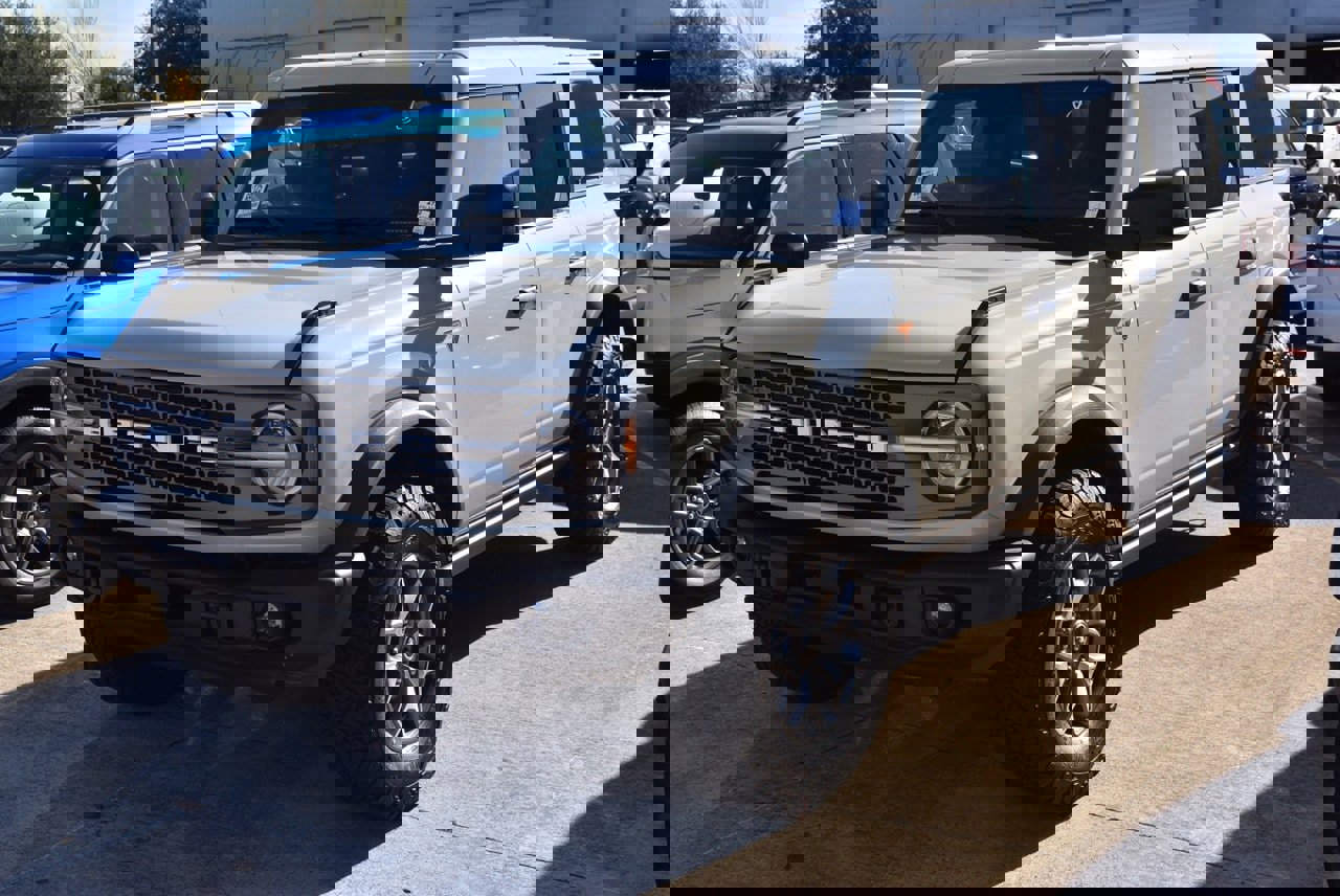 Certified 2025 Ford Bronco Badlands image 1