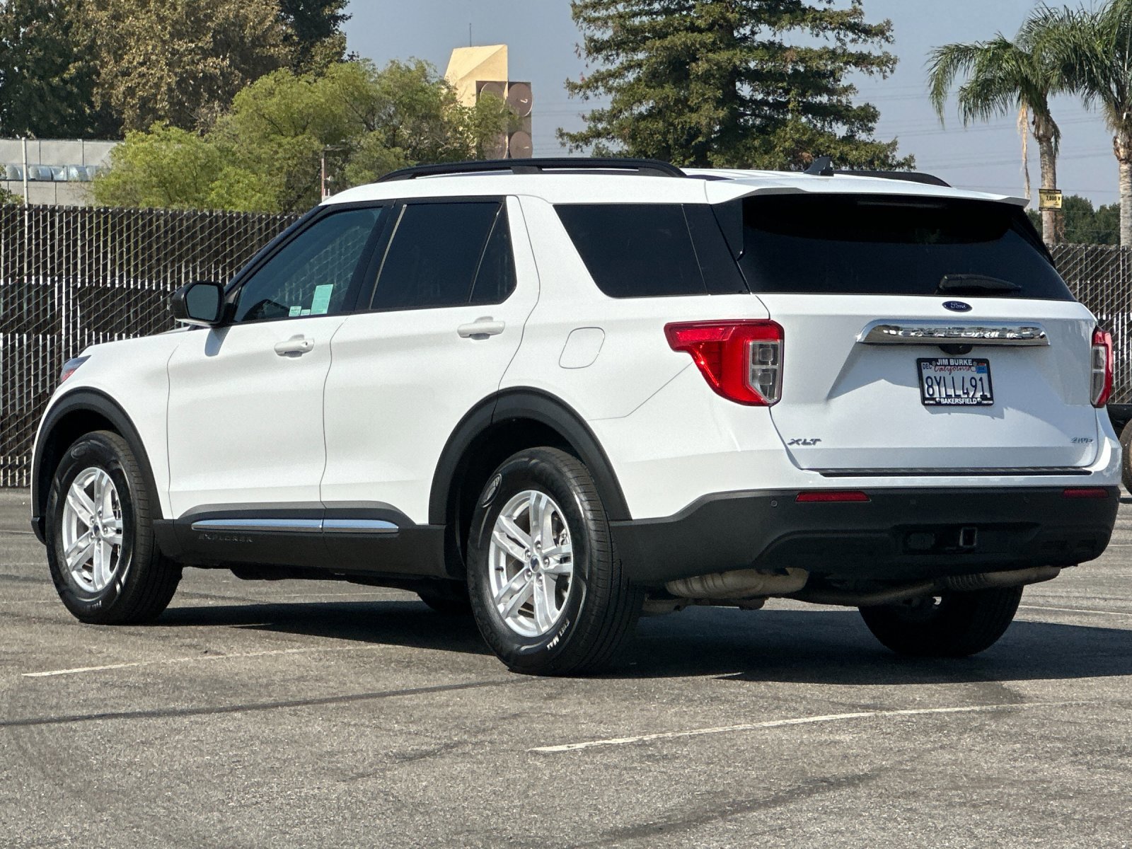 Certified 2022 Ford Explorer XLT w/ Class IV Trailer Tow Package image 3