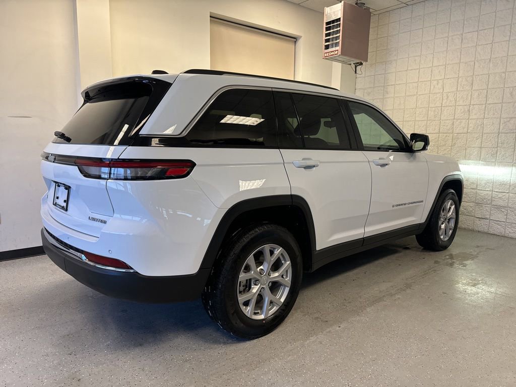 Used 2023 Jeep Grand Cherokee Limited w/ Trailer Tow Prep Group (B) image 8