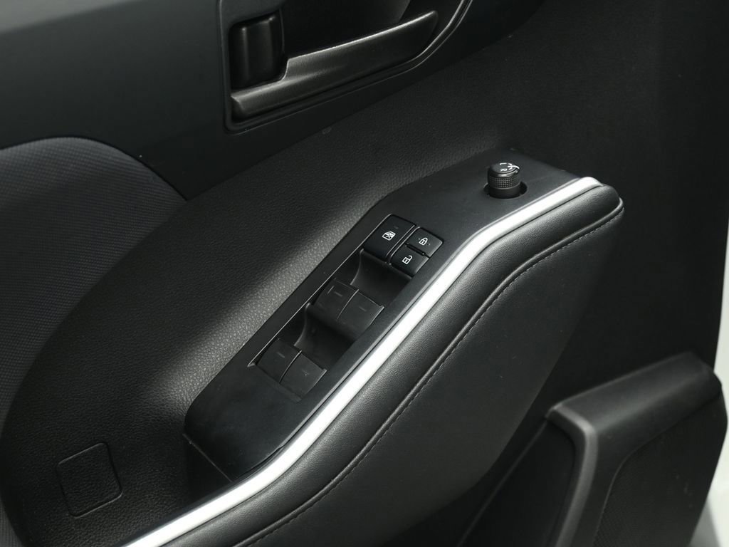 Used 2021 Toyota Highlander LE image 36