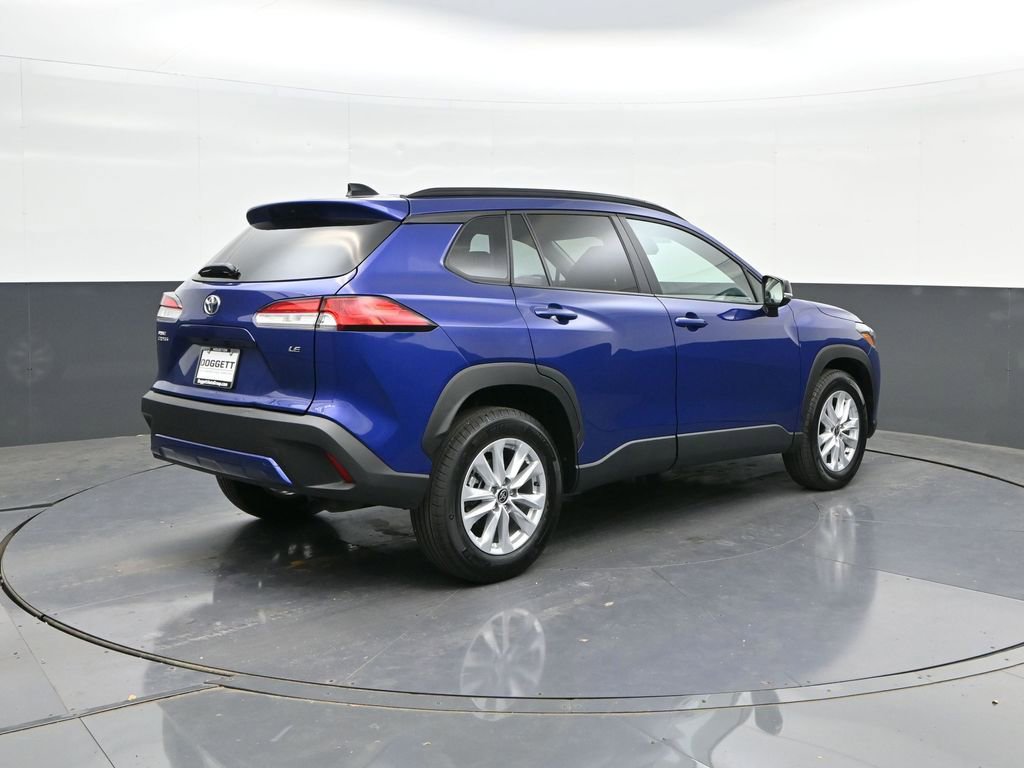 Used 2025 Toyota Corolla Cross LE image 11
