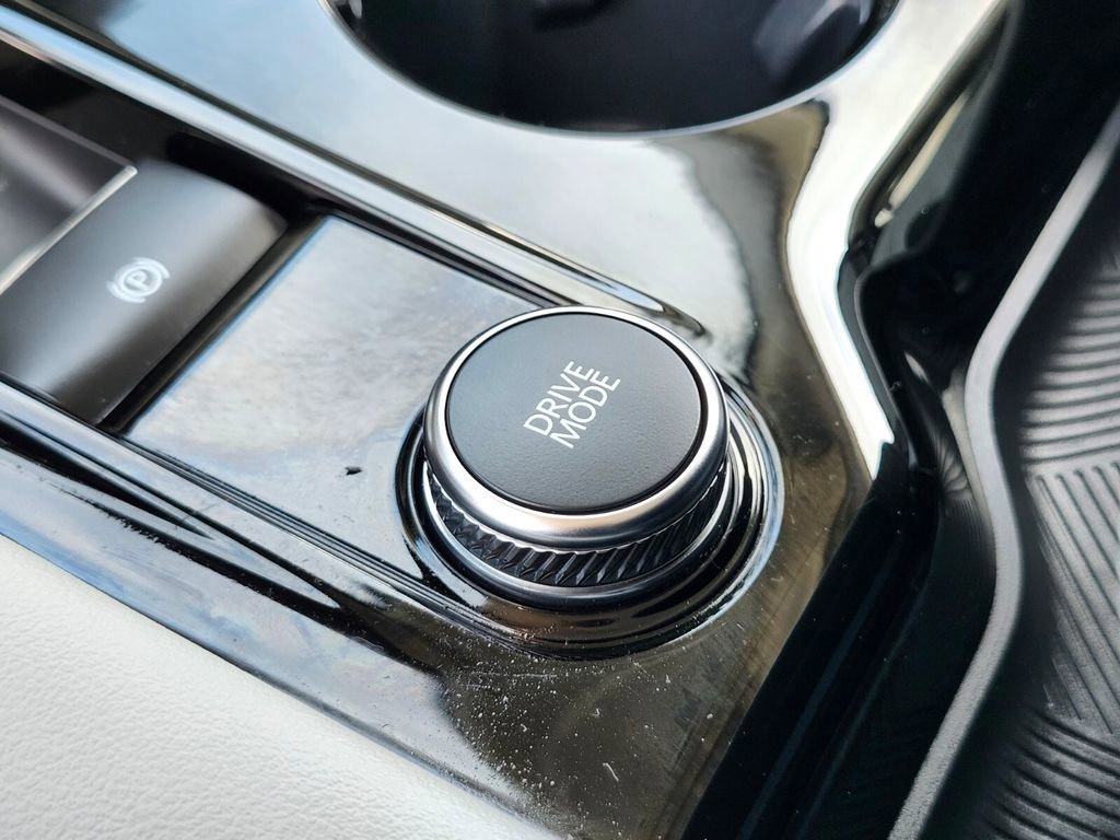 Certified 2025 Ford Explorer Platinum w/ LUX Leather Package image 29