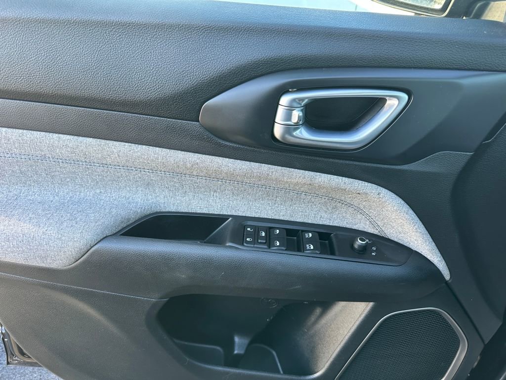 Used 2022 Jeep Compass Latitude image 10