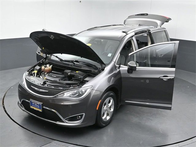 Used 2017 Chrysler Pacifica Touring-L Plus image 52