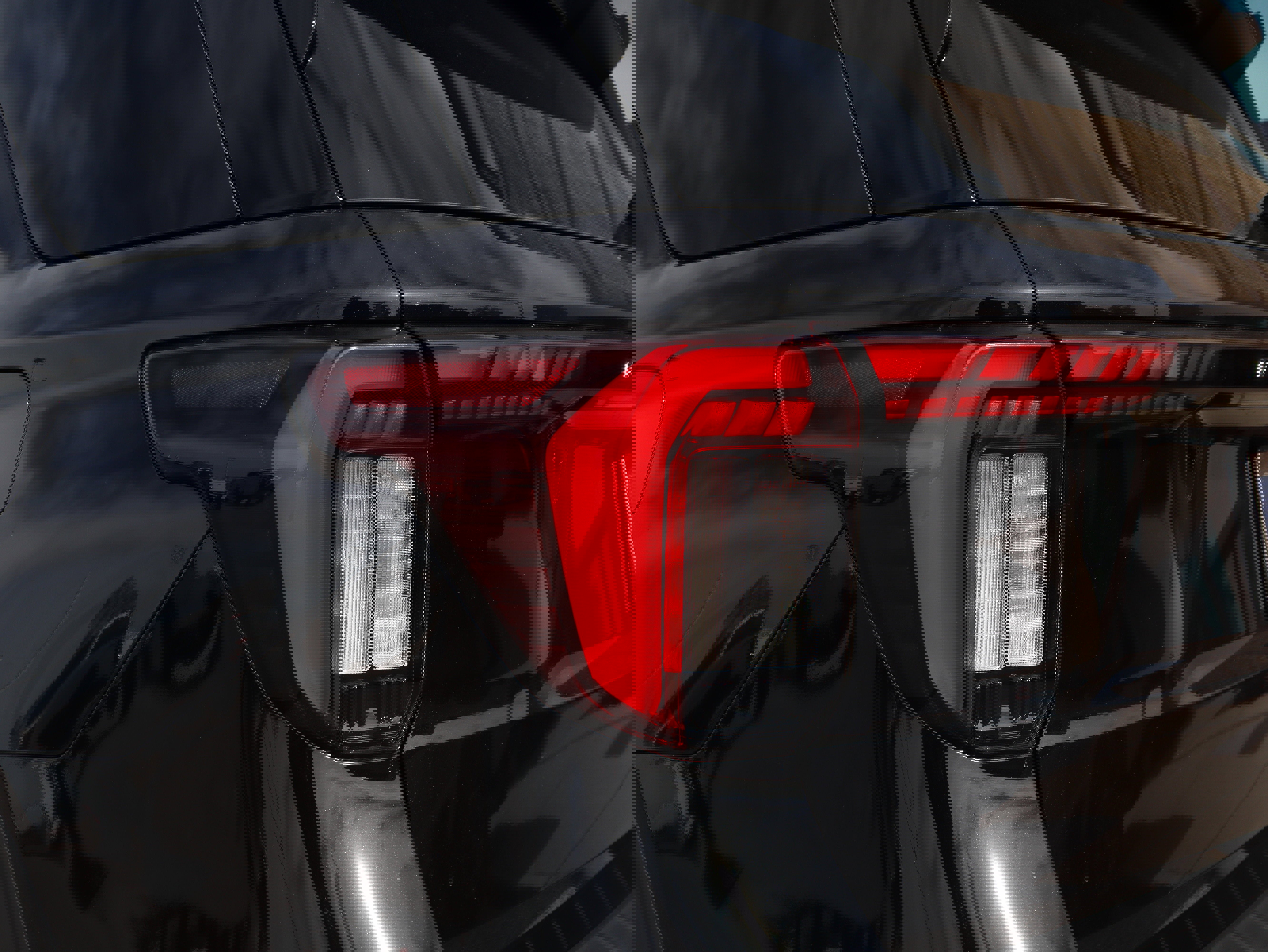 Certified 2025 Ford Explorer ST w/ Sun And Sound Package image 18