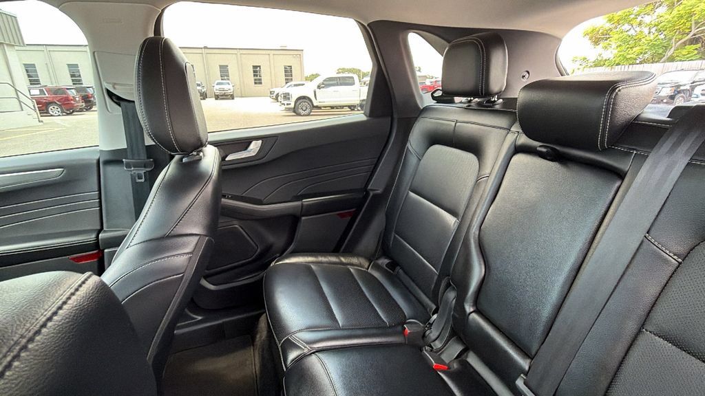 Certified 2022 Ford Escape Titanium FWD image 32