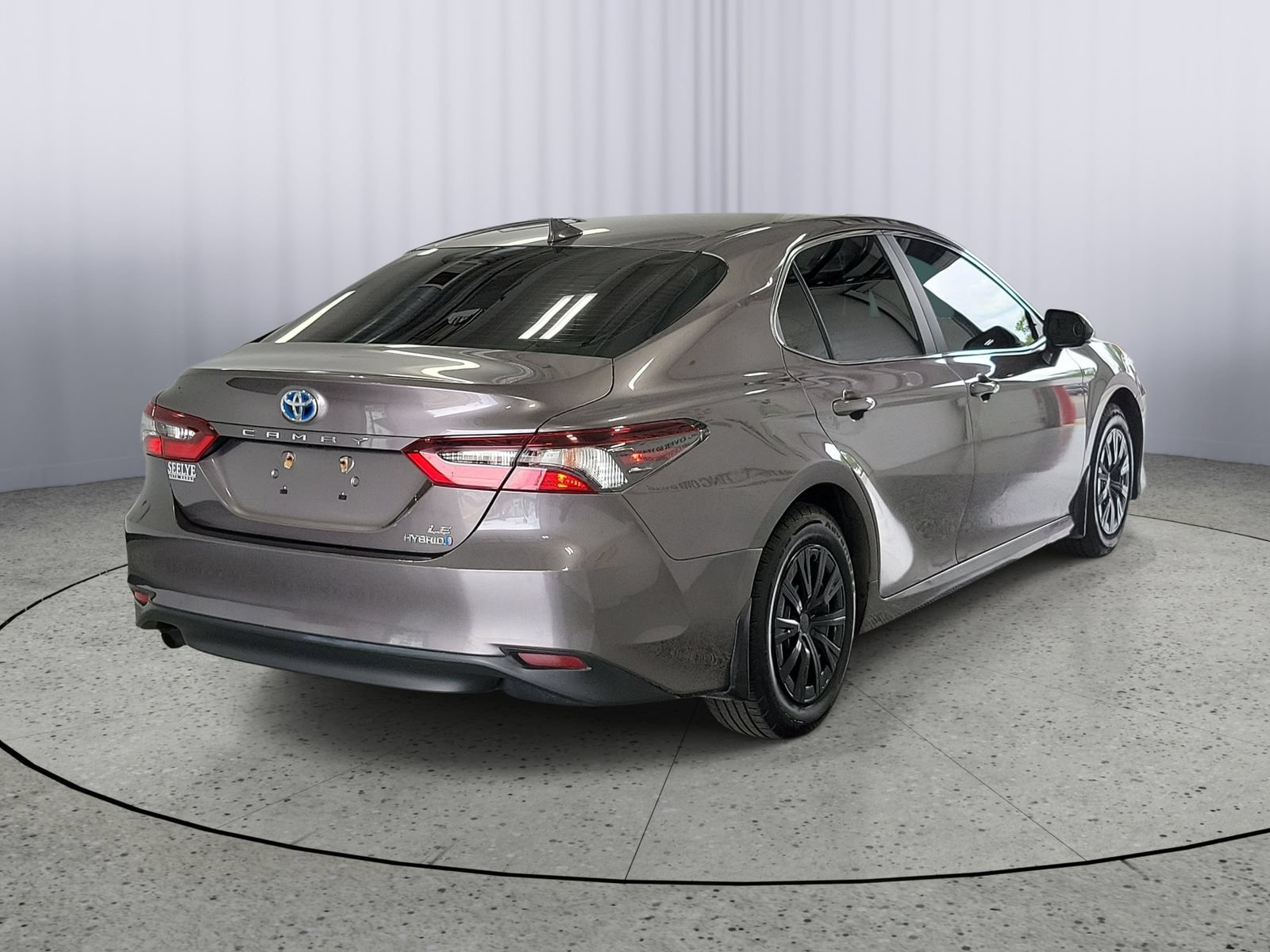 Used 2021 Toyota Camry LE FWD image 4