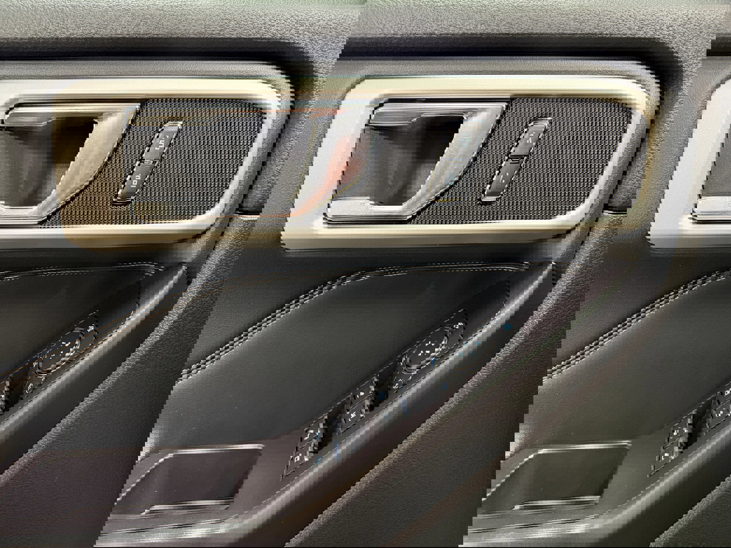 Certified 2020 Ford Explorer XLT w/ Equipment Group 202A image 16