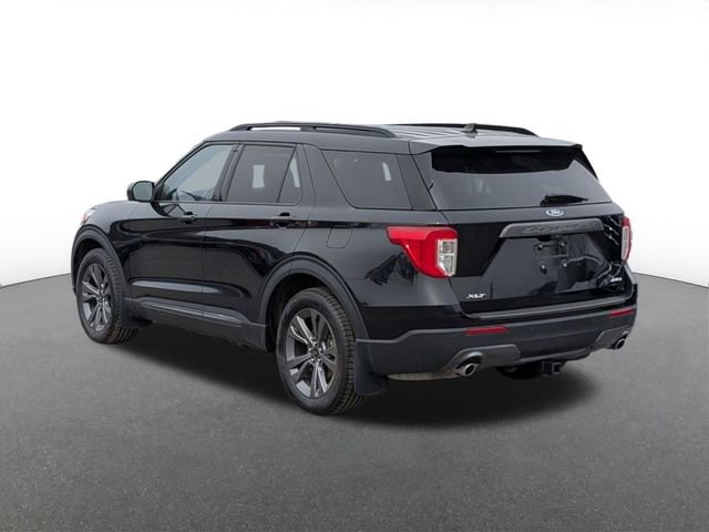 Certified 2021 Ford Explorer XLT w/ Equipment Group 202A AWD/4WD image 2