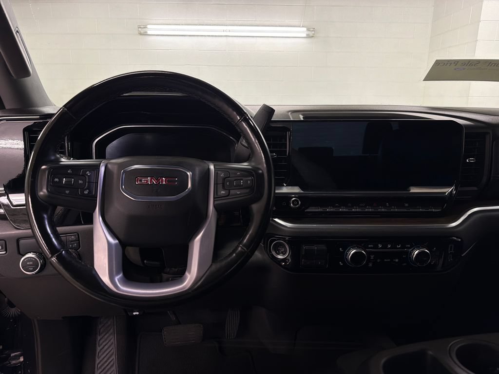 Used 2025 GMC Sierra 1500 SLT RWD image 9
