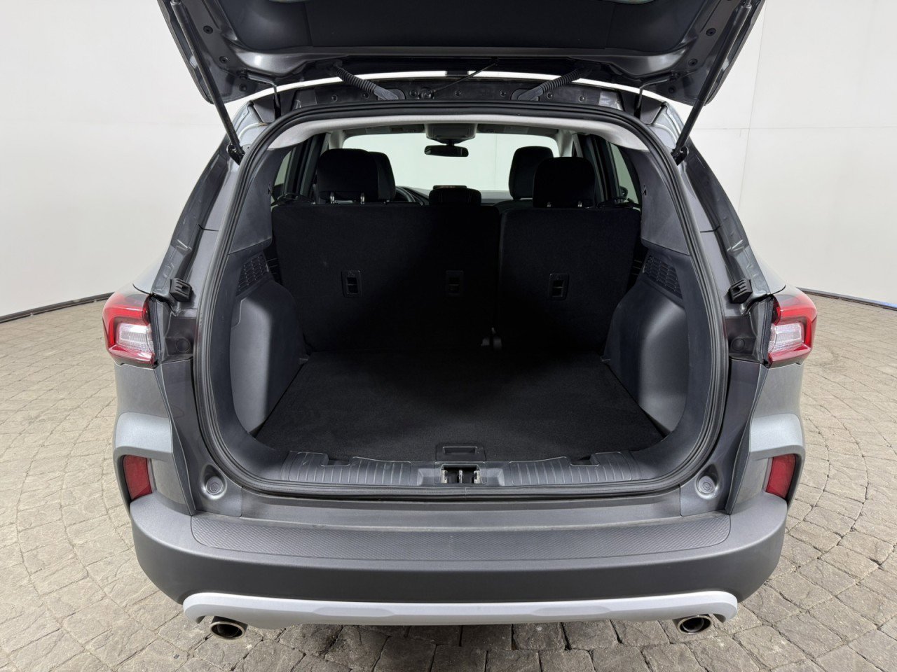 Certified 2025 Ford Escape Active w/ Cold Weather Package FWD image 7
