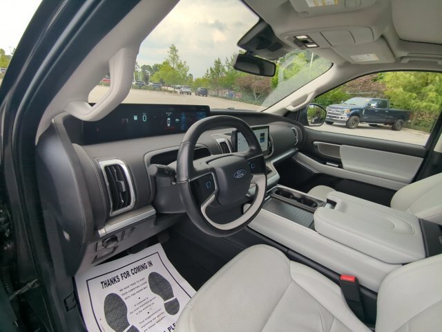 Certified 2025 Ford Expedition Platinum w/ Driver's Package AWD/4WD image 16