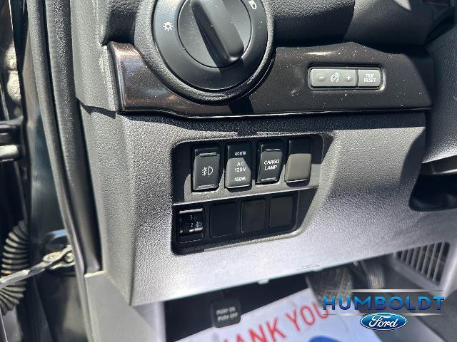 Used 2019 Nissan Titan SV w/ SV Convenience Package AWD/4WD image 16