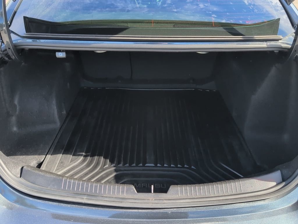 Used 2018 Chevrolet Malibu LT w/ Leather Package image 12