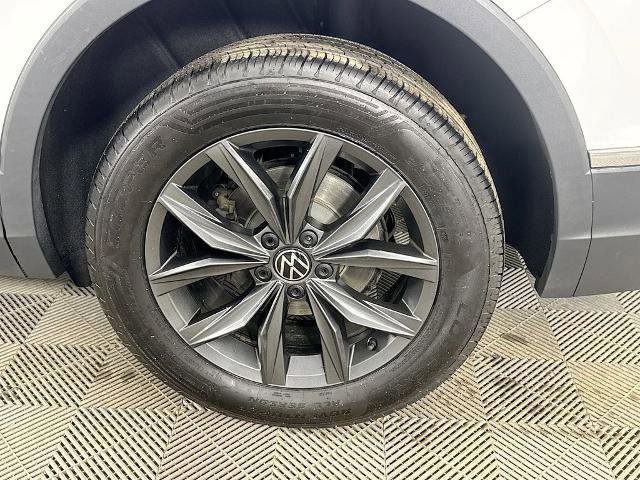 Used 2022 Volkswagen Tiguan SE image 31