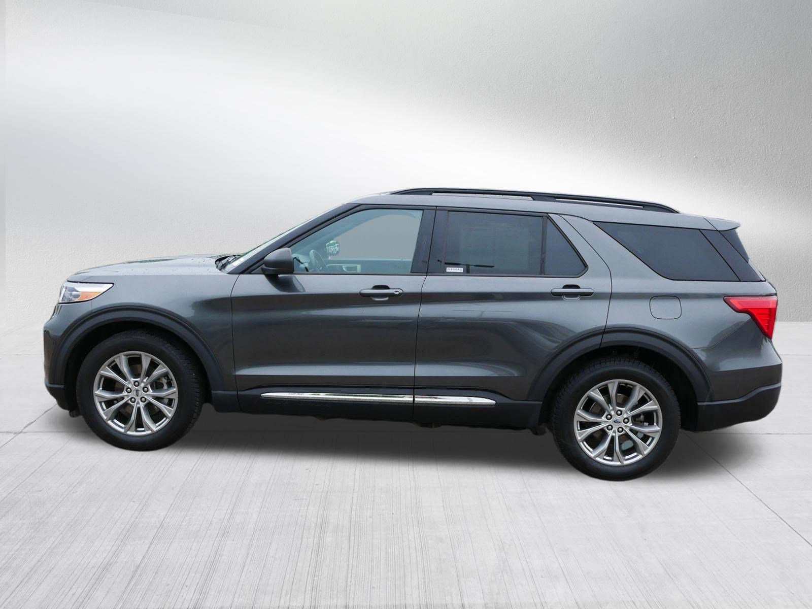 Certified 2020 Ford Explorer XLT w/ Equipment Group 202A AWD/4WD image 4